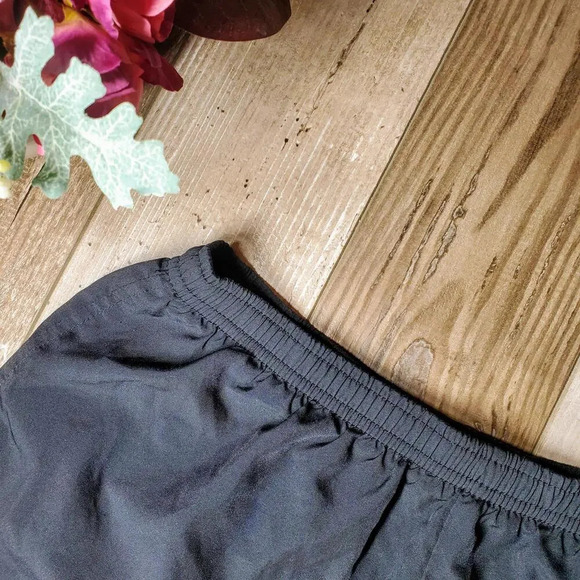 Nike Black Women's Size Medium Lightweight Running Shorts - Picture 3 of 10